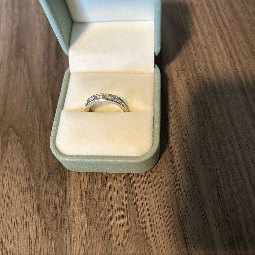 Stunning 14KT white gold custom made diamond band - Picture 3 of 7